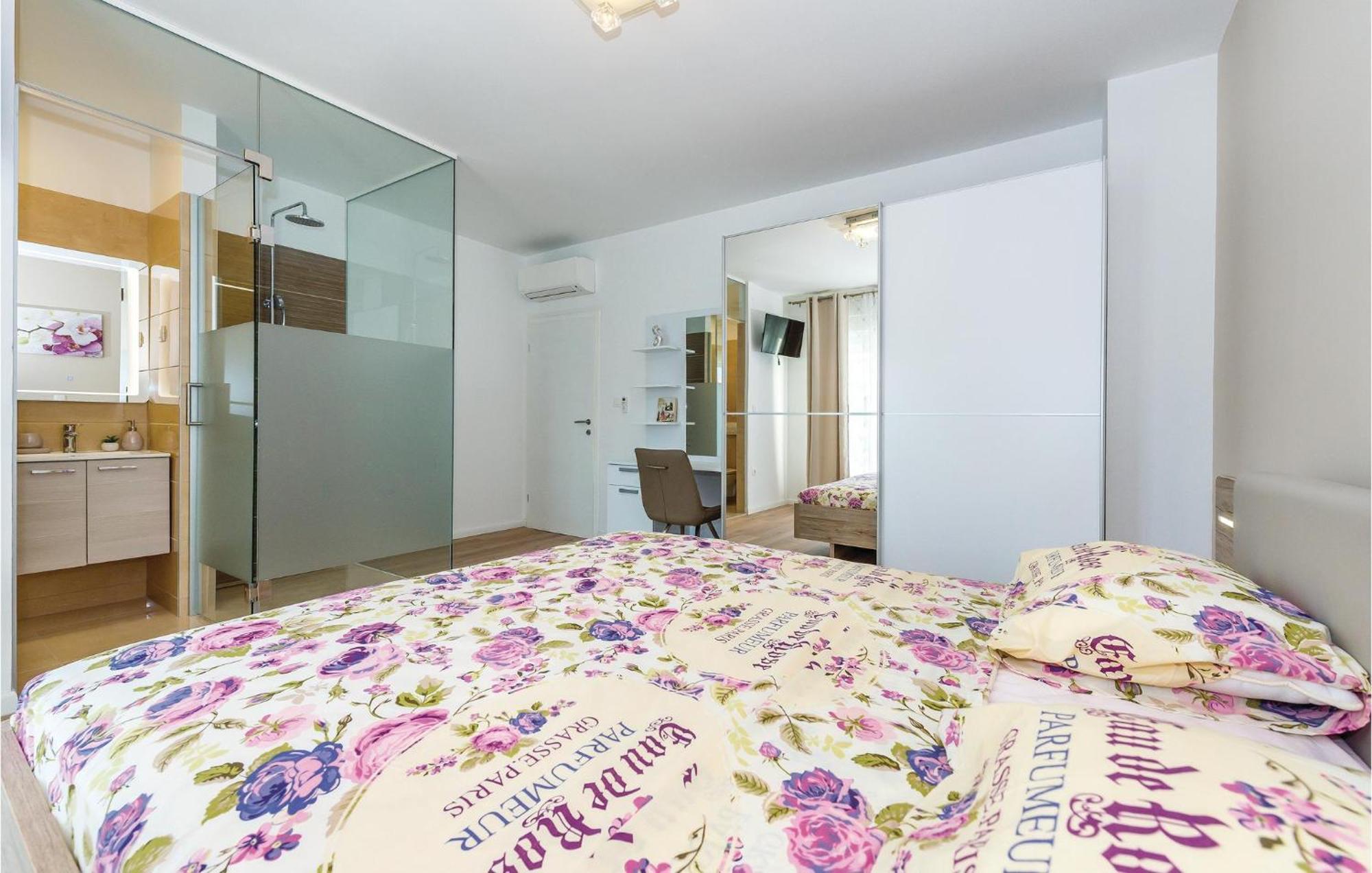 Beautiful Home In Sibenik With Kitchen Экстерьер фото