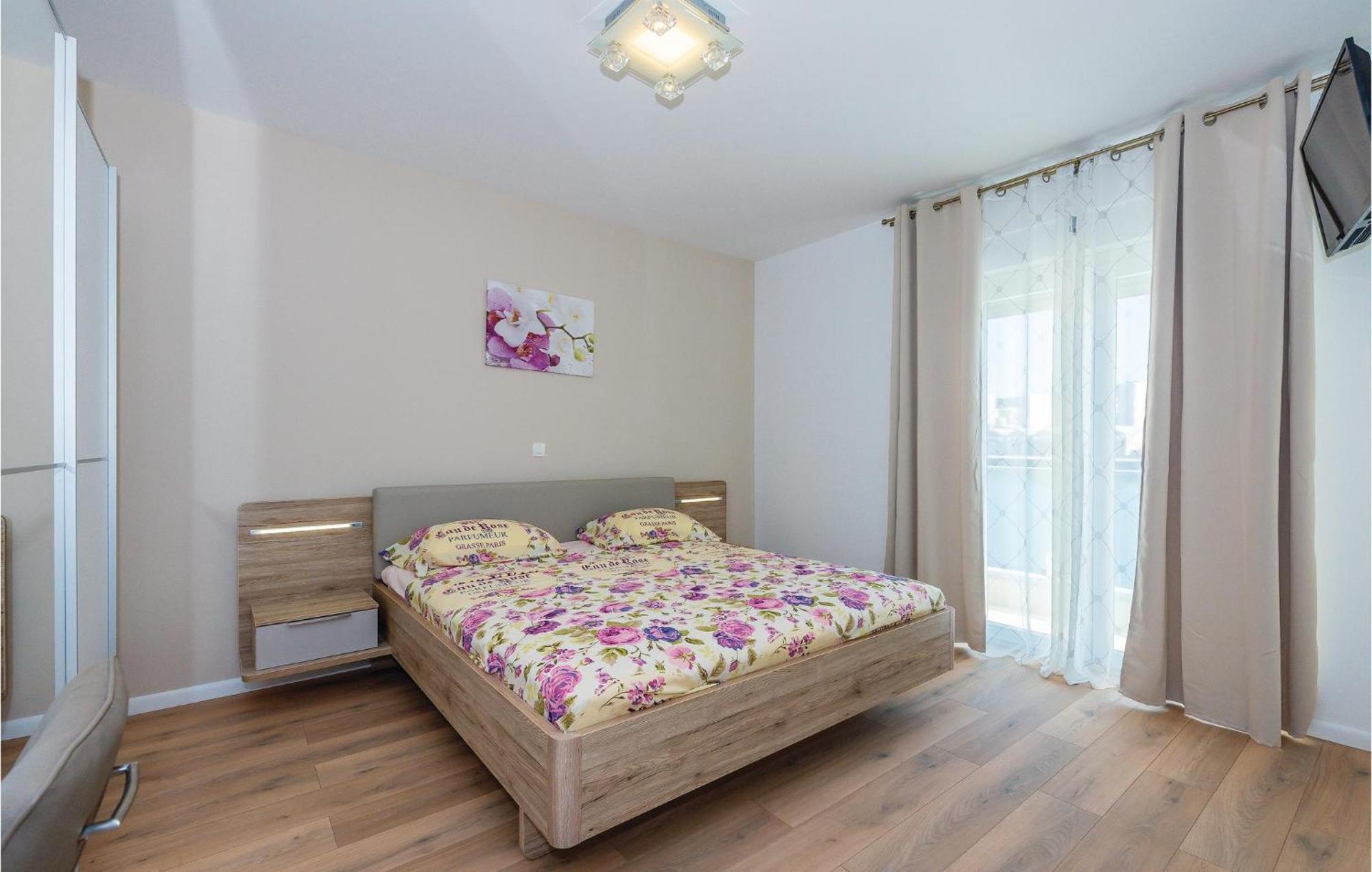 Beautiful Home In Sibenik With Kitchen Экстерьер фото