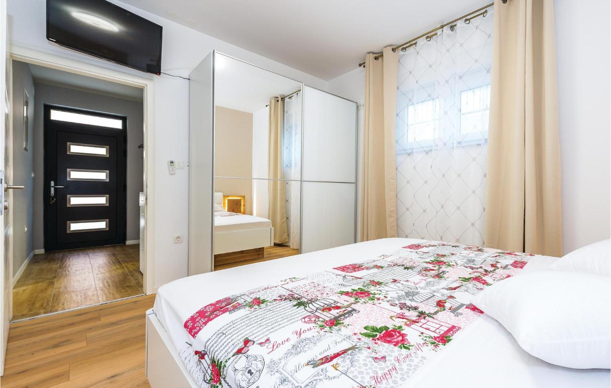 Beautiful Home In Sibenik With Kitchen Экстерьер фото